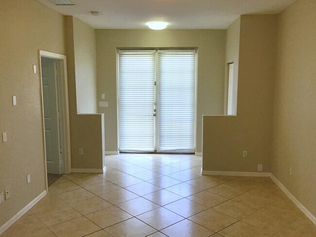 Building Photo - 5817 Hampton Hills Blvd Unit 2106