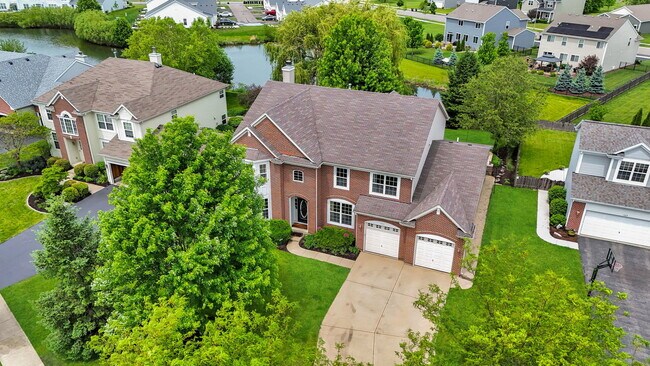 Foto del edificio - 322 Hemlock Ln