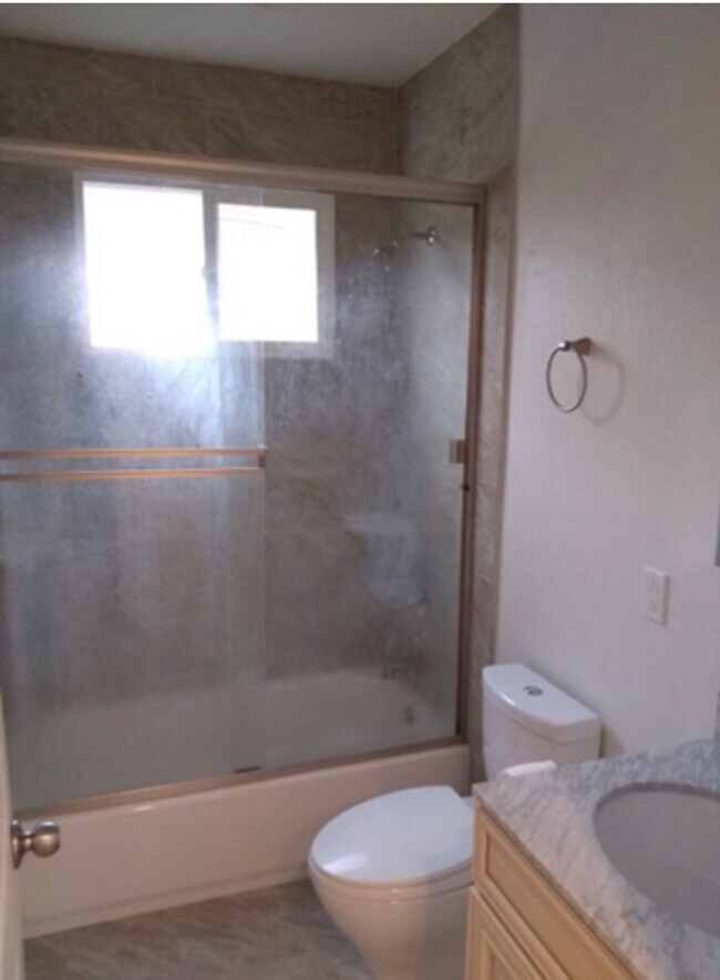 New high level bathroom - 963 Paula St