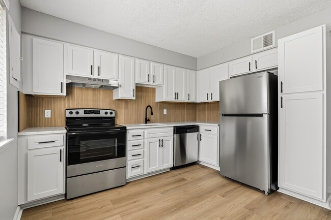 Building Photo - Reserve @ Blu Townhomes