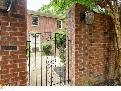Building Photo - 833 Dalrymple Rd