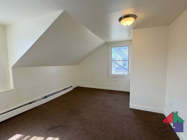 Building Photo - 37 Malletts Bay Ave