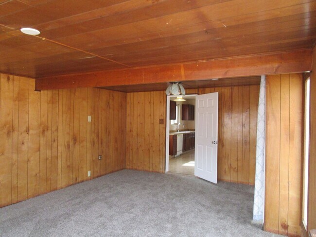 Foto del edificio - Please contact Vaughn Realty to set up an ...