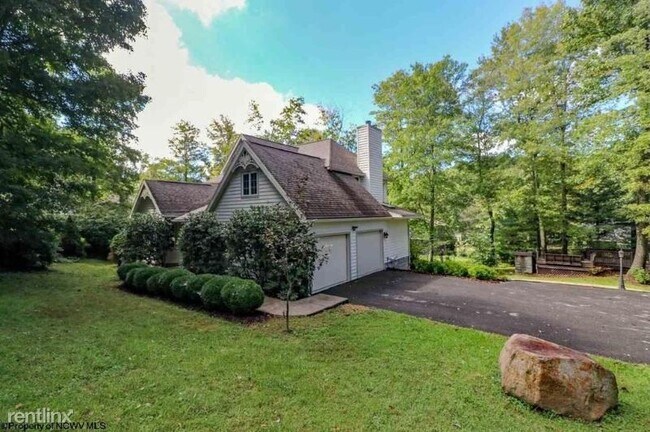Building Photo - 4 br, 3.5 bath House - 15 Lakeside Dr