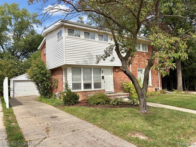 Foto del edificio - 297 E 14 Mile Rd