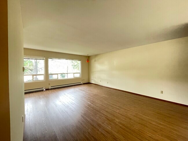 Sala de estar - 540 Williams Ave N