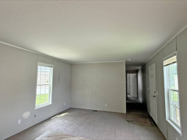 Building Photo - 604 W 9th St