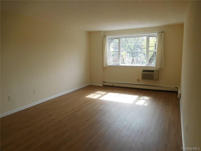 Foto del edificio - 2 Consulate Dr