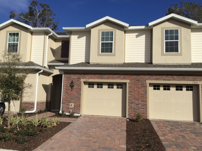 Building Photo - Gated townhouse in Central Park in Oviedo