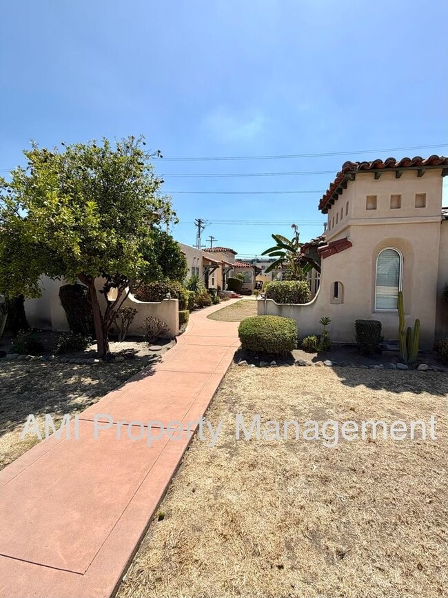 Building Photo - Studio Cottage in a Great Area!  Move In Special $1000 Off 1st Month's Rent!