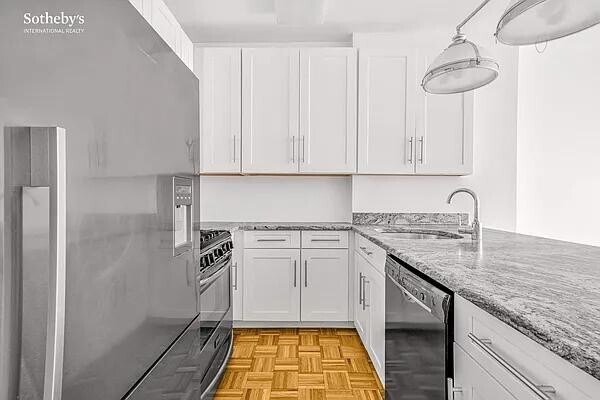 Foto del edificio - 380 Rector Pl