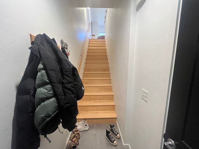 Building Photo - 180 Metz Ln