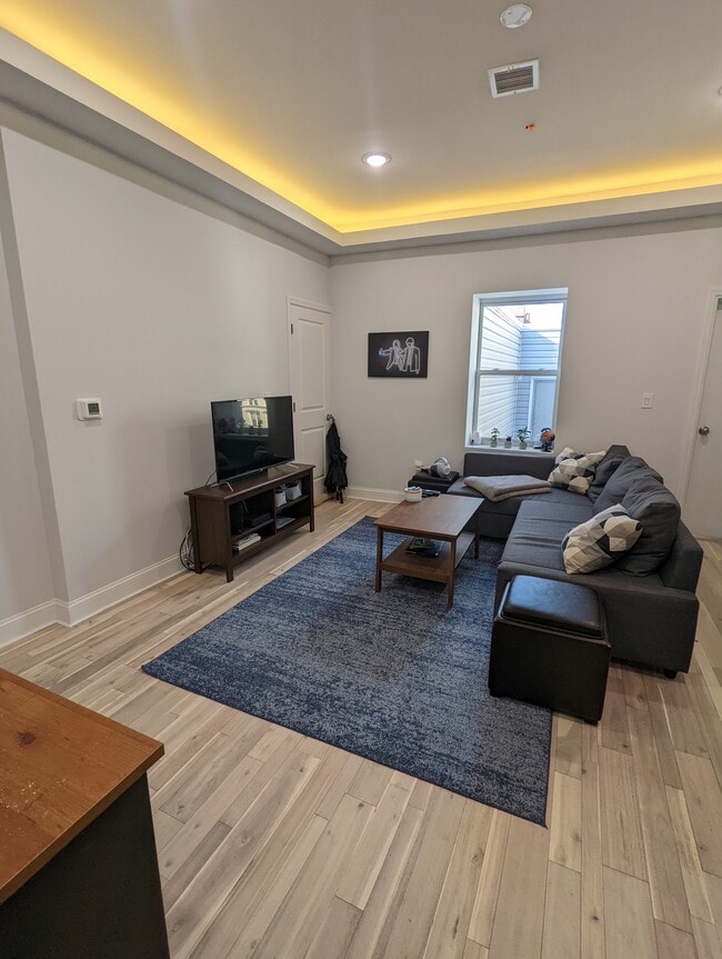 Building Photo - 717 Walnut St