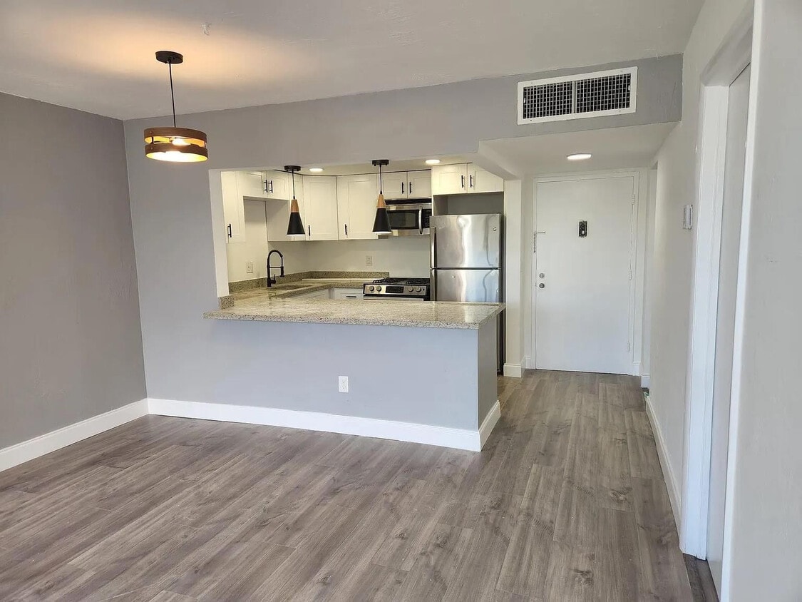 Foto principal - 2175 NE 170th St