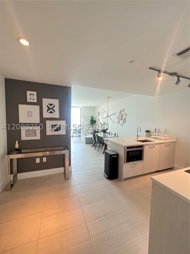 Foto del edificio - 501 NE 31st St