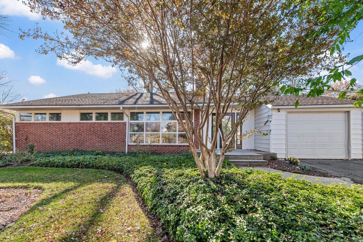Foto principal - Abington Township Beautiful Rancher in Mea...