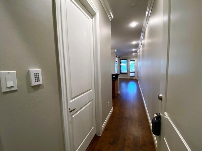 Building Photo - 510 Lovett Blvd