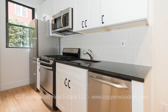Building Photo - 428 E 89th St