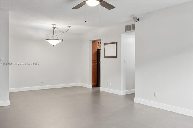 Building Photo - 13720 SW 90th Ave