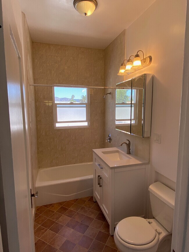 Bathroom - 411 N Vista St