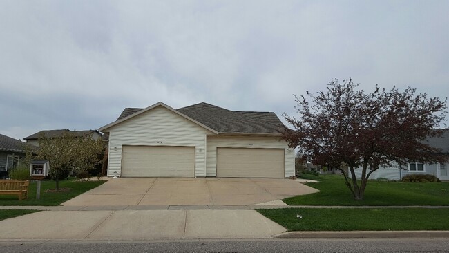 Building Photo - 407 Lueders Rd