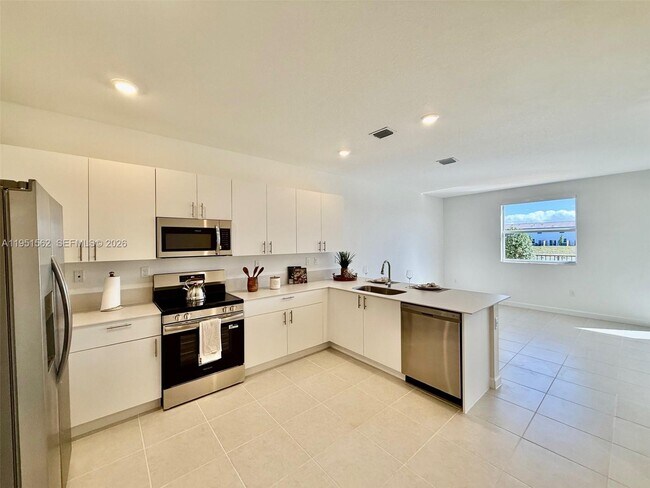 Foto del edificio - 2767 SE 25th Ave