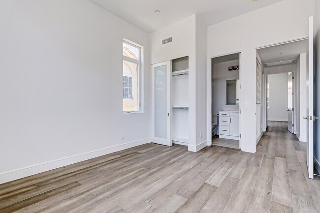 Foto del edificio - 2321 Clark Ln