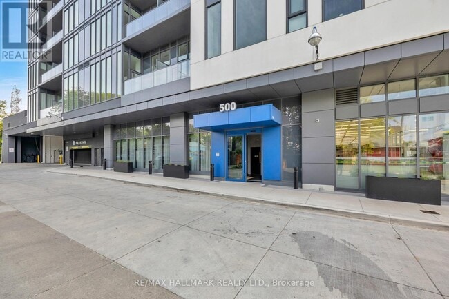 Building Photo - 500-500 Dupont St