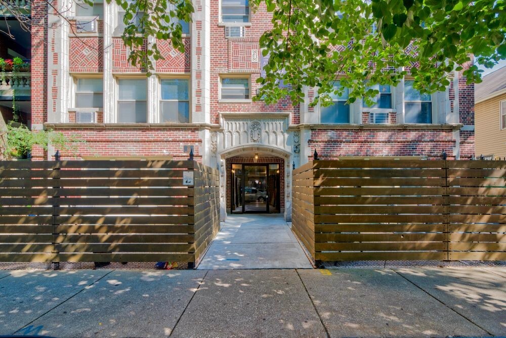 Primary Photo - 5051 N Kenmore Ave