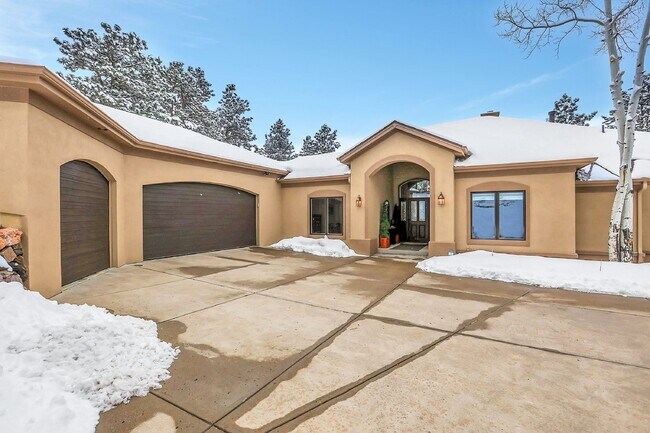 Building Photo - Stunning Home in the Ridge!!