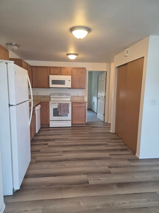 Foto del edificio - 2 bed 1 bath duplex in the country with pa...