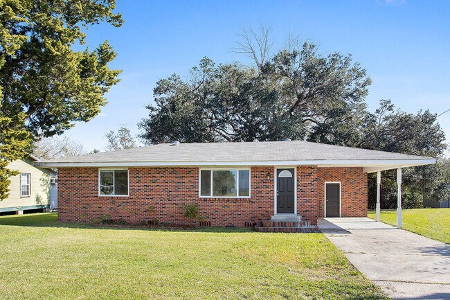 Building Photo - 6422 LA-1
