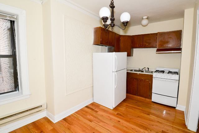 Building Photo - 1352 N Dearborn St