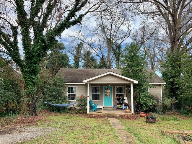 Photo - Normaltown Area Home! Available August 2026