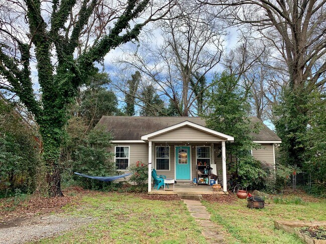 Building Photo - Normaltown Area Home! Available August 2026