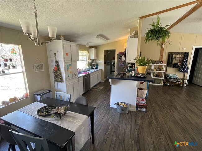 Foto del edificio - 627 Buck Trail