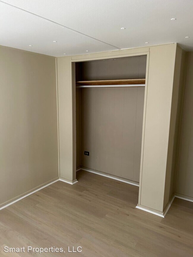 Building Photo - 2 br, 1 bath House - 1505 Goodyear Ave, #17 B