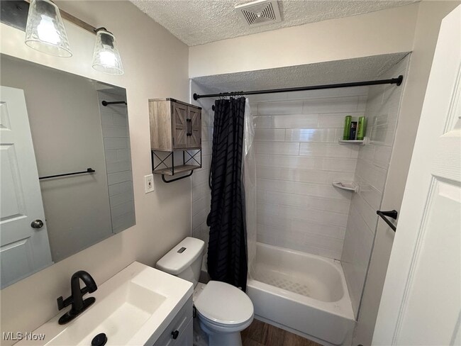 Building Photo - 23058 Drake Rd