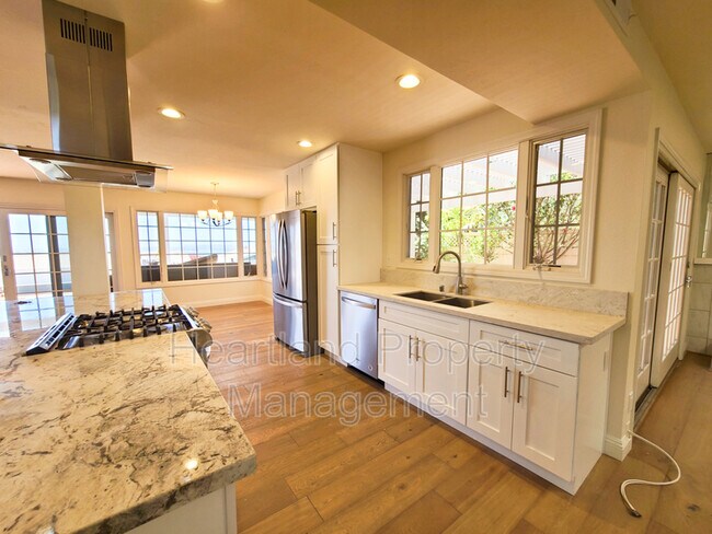 Building Photo - 3041 Driscoll Dr