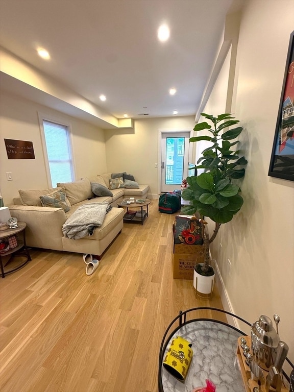 Building Photo - 552 E 5th St