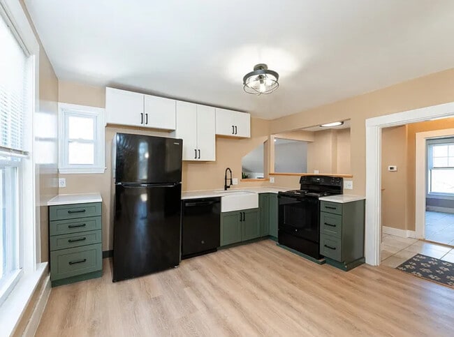 Kitchen - 39 South Ave