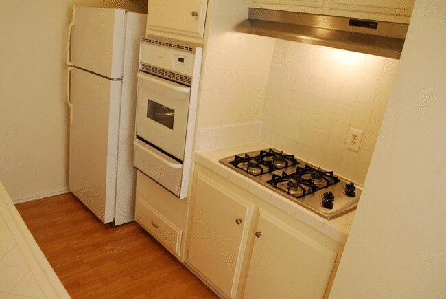 Foto del edificio - 458 N Hayworth Ave