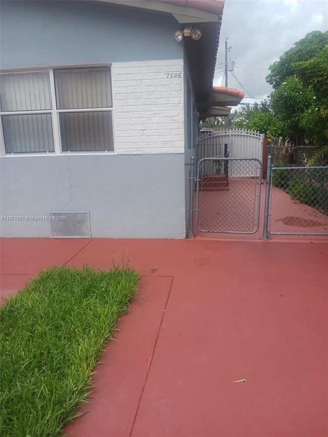 Foto del edificio - 7505 NW 2nd St