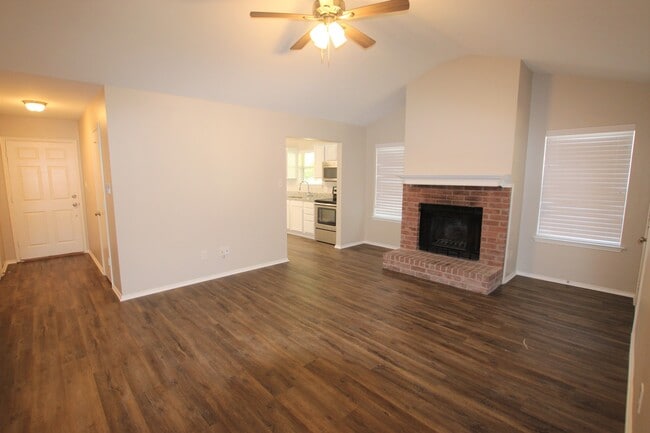 Building Photo - Coming Soon! Updated 3 Bedroom, 2 Bathroom home in Whitehouse ISD!