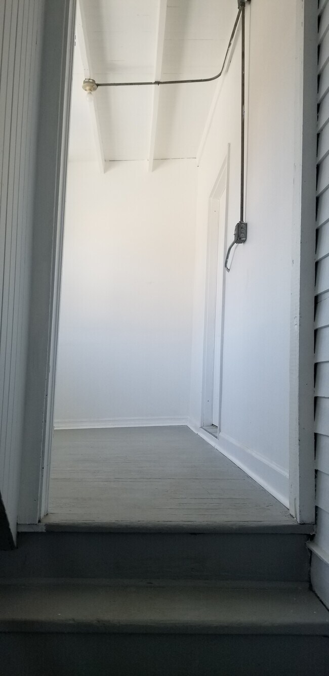 Building Photo - 4417 N Keokuk Ave