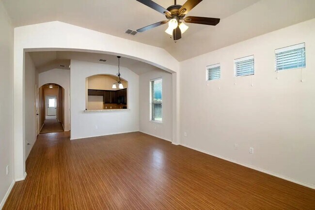 Foto del edificio - 366 Armstrong Ln
