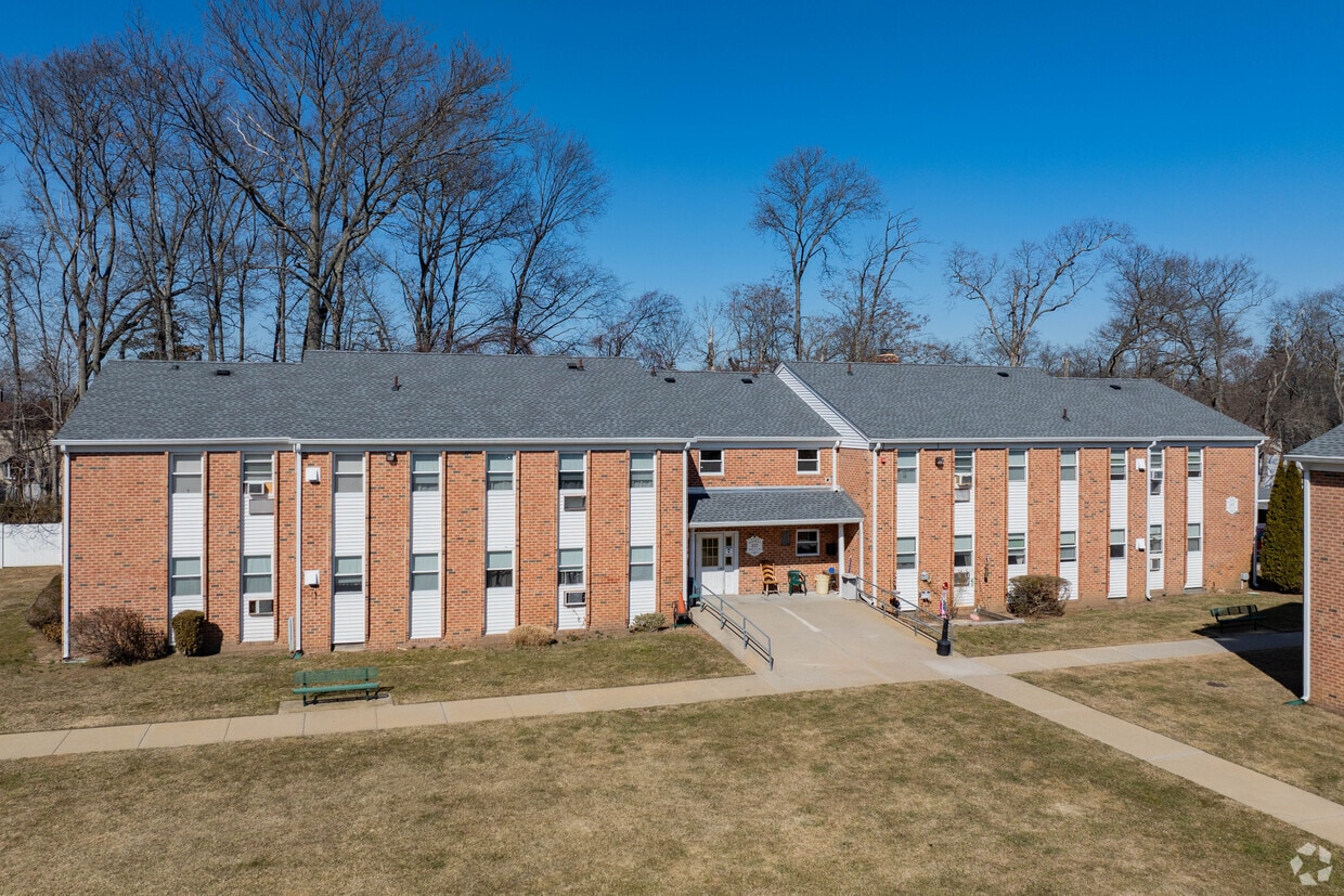 Primary Photo - Tall Oaks Senior Housing