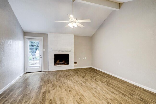 Building Photo - 612 Wisconsin St