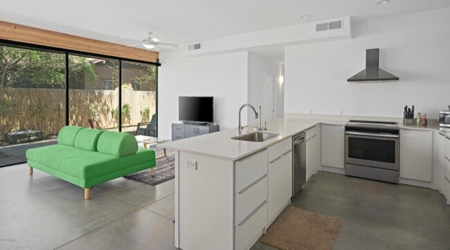 Building Photo - 1316 E Fillmore St