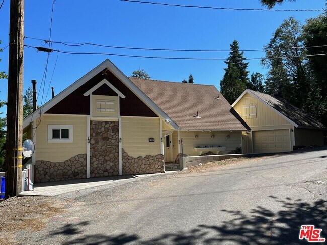 Building Photo - 313 Summit Rd